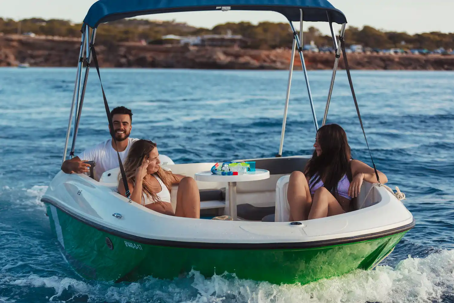 Disfrutando del Mediterráneo en septiembre a bordo de un barco